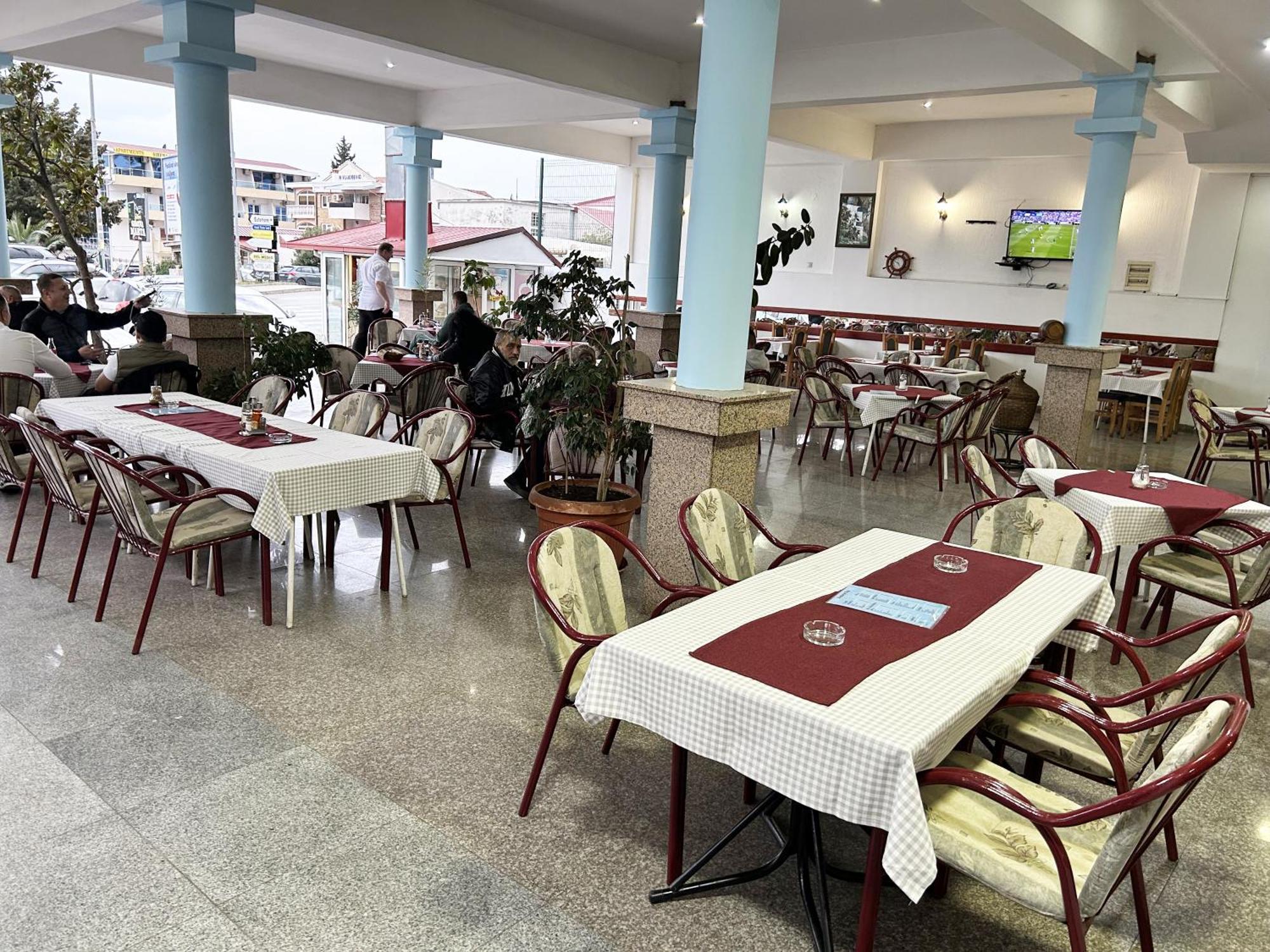 Restaurant & Apartments Jug Сутоморе Экстерьер фото