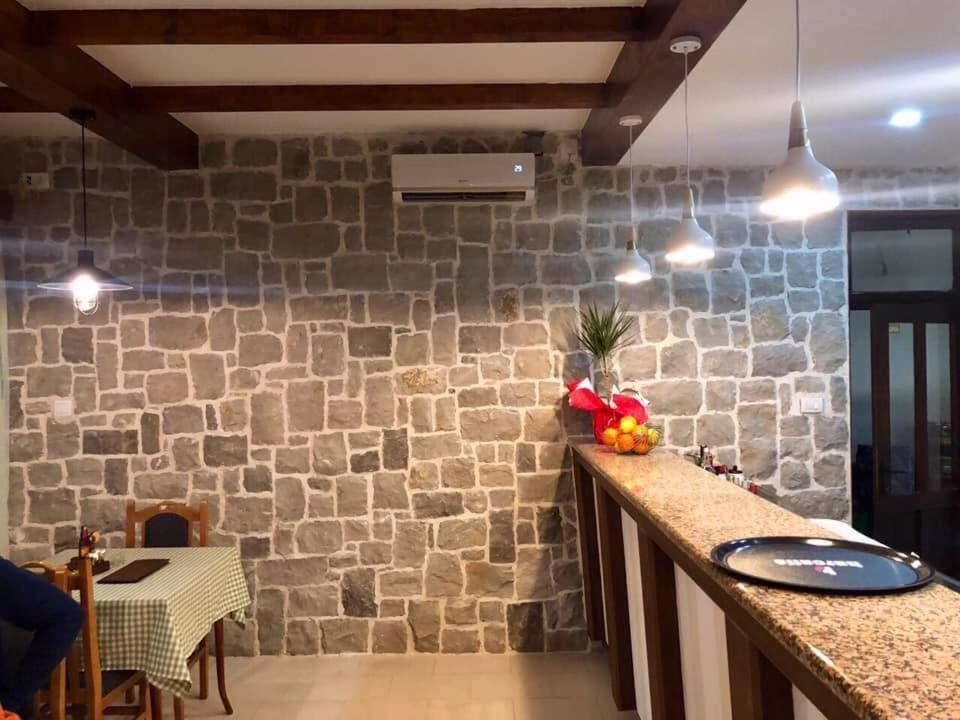 Restaurant & Apartments Jug Сутоморе Экстерьер фото